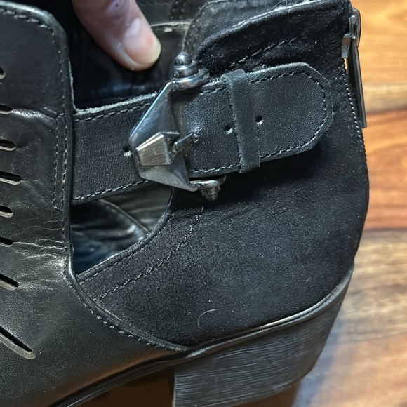 SAM EDELMAN - CIRCUS booties black leather lazer cut details pointed toe zie 7M - Picture 5 of 9